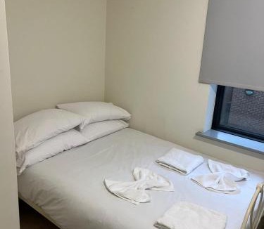 Headingley Apartment | 4 Private Rooms in Shared Apartment with Kitchen