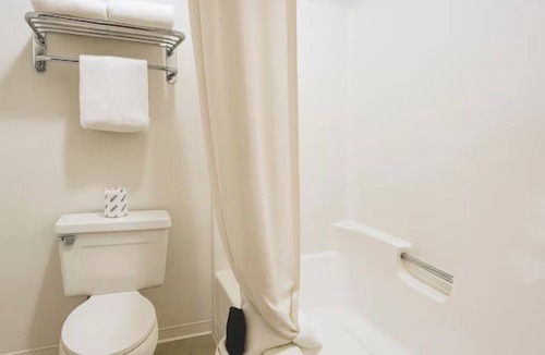 Wolf Point Hotel | 4 Relaxing Rooms Ideal for Short Montana Stops | Near Prairie Cinema - 0.5 miles