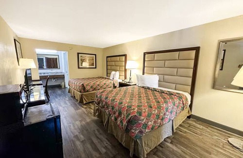 Ridgeway Hotel | 4 Relaxing Rooms w/Free Parking & Seasonal Pool | Quiet Ridgeway Sta