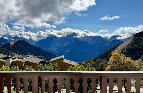 Viel-Alpe Apartment | 4-Room Apartment for 8 in L'Alpe d'Huez – Near Ski Lifts, WiFi, Pet-Friendly, South-Facing Balcony