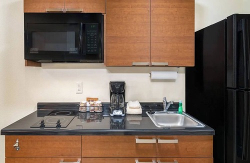 Bismarck Hotel | 4-Room Unit Perfect for Family Adventures Near North Dakota Attractions