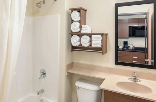 Bismarck Hotel | 4-Room Unit Perfect for Family Adventures Near North Dakota Attractions
