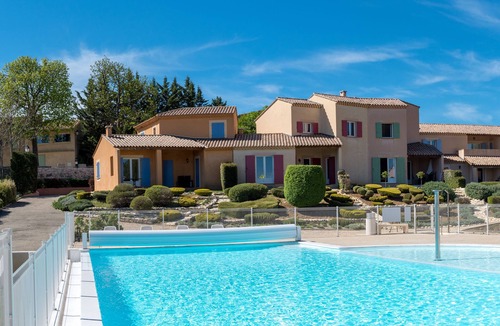 Saint-Trinit Villa | 4 room villa 6 pers. (98m²), terrace, residence with swimming pool (Sault/Ventoux)