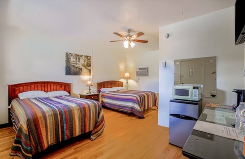 Short Creek Hotel | 4 Rooms Perfect Retreat for Outdoor Trips—Trails, Forest Activities, Golf Nearby