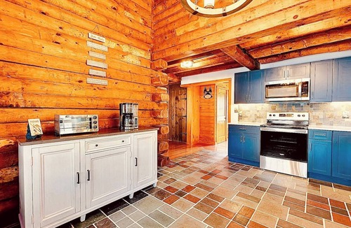 East Wakefield Cabin | 4 season family friendly lakehouse! SNOW much fun - sled, skate, tube, ski, etc!