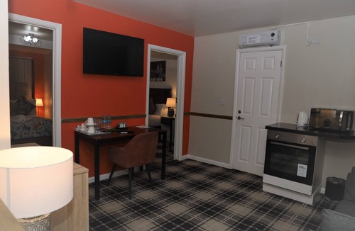 Frampton Hotel | 4 Sisters Inn