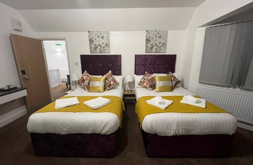 Frampton Hotel | 4 Sisters Inn