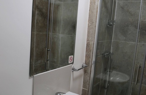 Frampton Hotel | 4 Sisters Inn