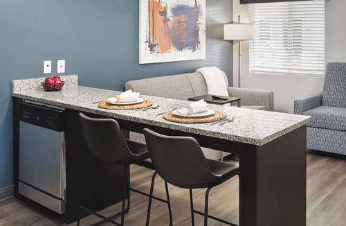 Lithia Springs Hotel | 4 Spacious Comfortable Suites Near CNN Center - Pet-Friendly Options Available