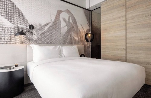 Brossard Hotel | 4 Spacious Rooms Surrounded by Entertainment & Dining – Near Downtown Montreal