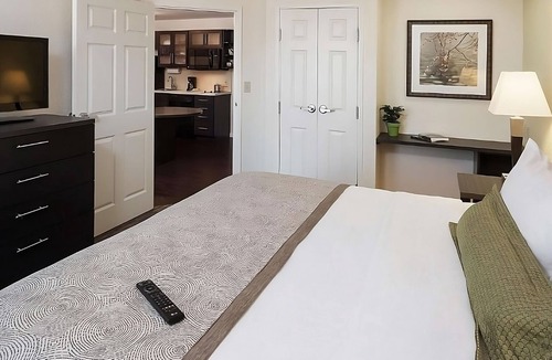 Wichita Hotel | 4 Spacious Units! Kitchen, Free Parking, Close to Wichita Art Museum!