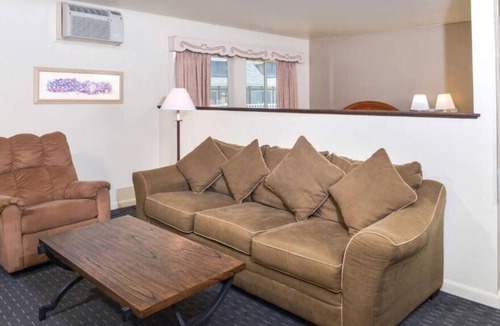 Solvang House | 4 Spacious Units w/ FREE Parking and BFast, Pool, Minutes to Solvang Theaterfest
