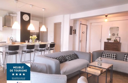 La Villette Apartment | 4(*) Standing flat, 3 bedrooms, private parking with AC near Panier Vieux-Port