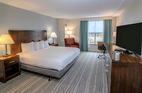 Norfolk - Virginia Beach Hotel | 4-Star Hotel ∙ DoubleTree by Hilton Norfolk Airport