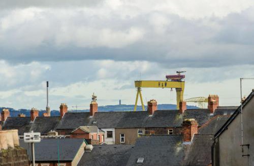 Belfast Apartment | 4 stars Rating Tourist board certified Spacious penthouse Apartment