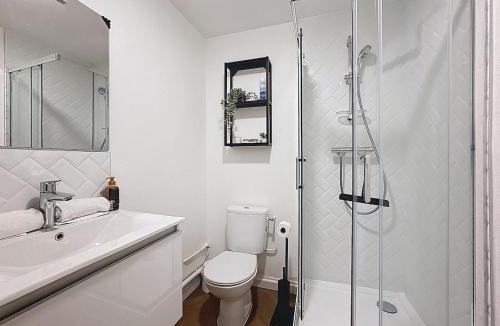 Clermont Ferrand City Centre Apartment | 4 Studios modernes climatisés 8 personnes