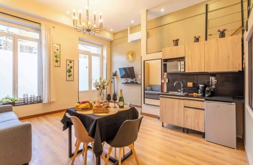 Palais de justice Apartment | 4 Sugiton Chic Accommodation in the Middle of Everything