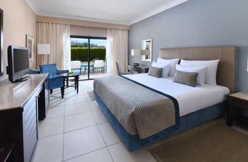 Village Road Resort | 4 Swim-Up Rooms Near Beach, Diving Spots, and Family Activities Onsite