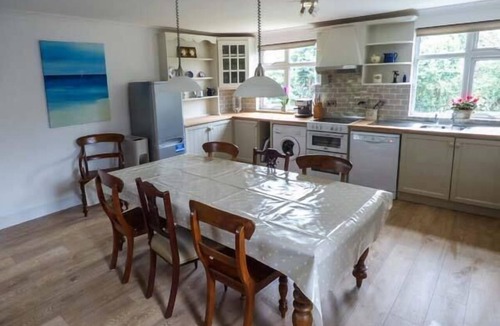 Bembridge Apartment | 4 THE NAB HOUSE, family friendly, luxury holiday cottage in Bembridge