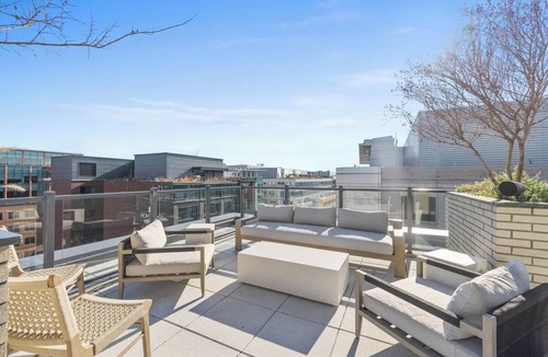Navy Yard Apartment | 4 Unit DC Getaway | Perfect for Family | Close to Iconic Landmarks & Attractions