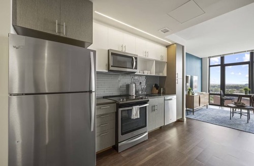 Bluemont Hotel | 4 Units | Arlington Apartments | Rooftop Vibes | Easy Metro Access for Family