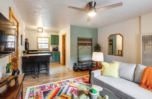 Red River House | 4 Units in Red River: Mtn Views, Steps to Main St