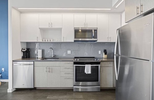 Bluemont Hotel | 4 Units | Modern Apartments in Ballston | Pets Allowed | Rooftop Deck & Fitness