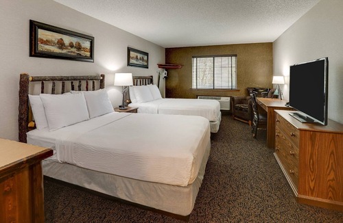 Johnston Hotel | 4 Units | Relaxing Rustic Stay w/Pool+Gym Onsite | 7 mi to Drake University