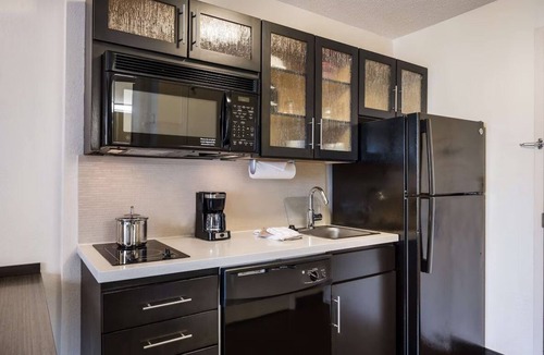 Braintree Hotel | 4 Units | Spacious Boston Suburb Stay | Family Getaway Near Aquarium & Fenway
