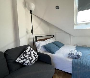 Norwood Green House | 4 Wharncliffe Drive