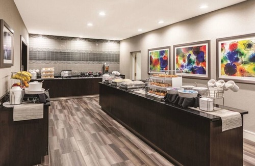 Arsenal House | 4 x King Bed Studio Suite in La Quinta Inn by Wyndham San Antonio Downtown