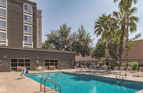 Arsenal House | 4 x King Bed Studio Suite in La Quinta Inn by Wyndham San Antonio Downtown