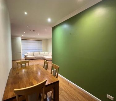 Beecroft House | 4 Yellow Room
