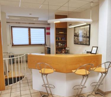 Jux Apartment | 4 Zimmer geräumige und ruhig gelegene Ferien- und Monteurwohnung nur für Sie allein AUjvari Vermietungen