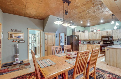 Wakefield Cabin | 40-Acre, Off-Grid Wakefield Retreat w/Gas Grill!