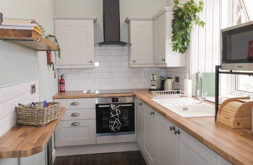 Aberdour Cottage | 40 MAIN STREET, family friendly, country holiday cottage in Aberdour