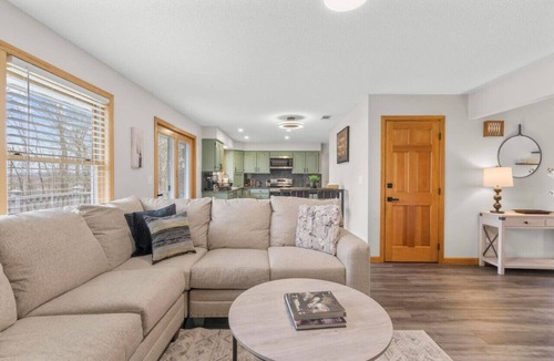 Middletown House | #40 - Spacious, Sleek & Cozy