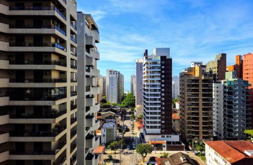 Barra Funda Apartment | 400 metros Praia das Pitangueiras - WiFi 350mb - 1 Suíte com ar condicionado & 2 quartos com ventilador - Sala Ampla - Varanda com vista do Mar - 2 Vagas de Garagem Cobertas - Serviço de Praia com Guarda-Sol e Cadeiras
