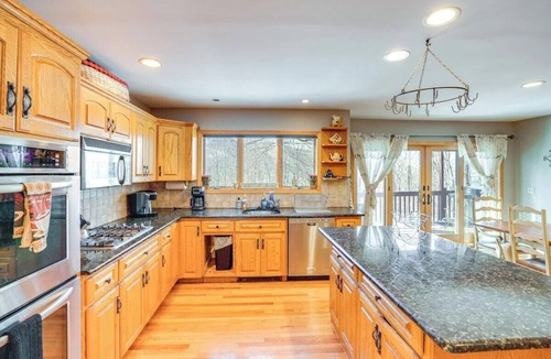 Hunter House | 4000 sq. ft. With EXTRA LARGE BRAND NEW HOT TUB. Directly across from Ski Resort