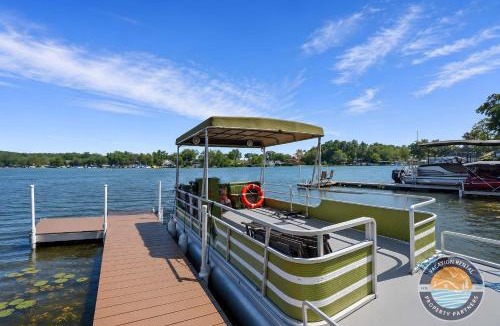 Twin Lakes House | 405 Waldeck Dr