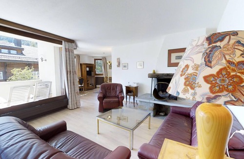 Celerina-Schlarigna Apartment | 4½-room apartment on the second floor, approx.