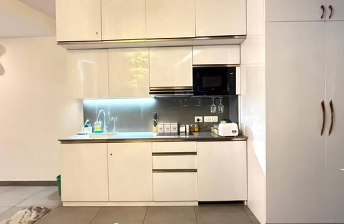 Noida Apartment | 41 Floor River View - TheRoomeraStay