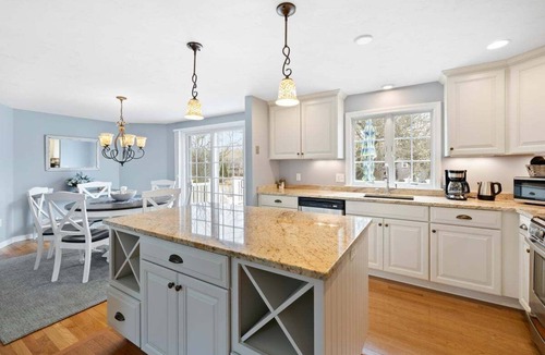 West Chatham House | 41 Poolside: 041-CS Coastal Retreat in Chatham – Modern Comfort & New Heated Pool