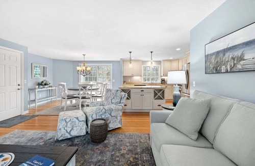 West Chatham House | 41 Poolside: 041-CS Coastal Retreat in Chatham – Modern Comfort & New Heated Pool