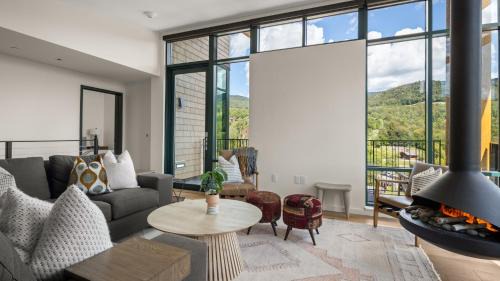 Stowe Area Apartment | 411 Spruce Peak Stowe Mountain Resort New Treehouse unit Ski in Ski out 4 bed sleeps 12