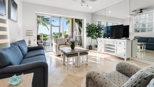 Rock Harbor House | 412 Mariners Club