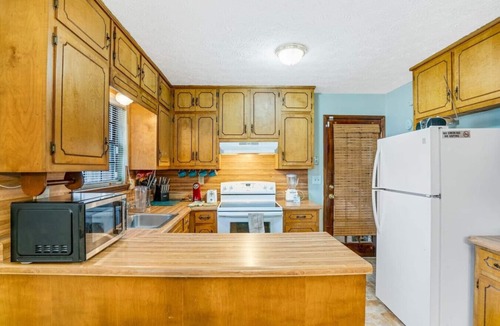 Church Street Cottage | 413) Massive 3 Bedroom With Fenced Yard!