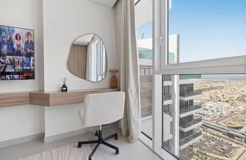 Bur Dubai Apartment | 41st-Floor 2BR with World`s Highest Running Track