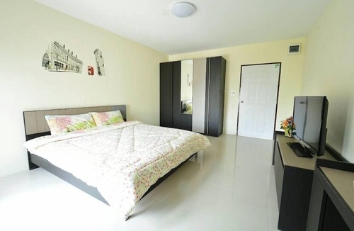 Nong Bon Hotel | 42 Place