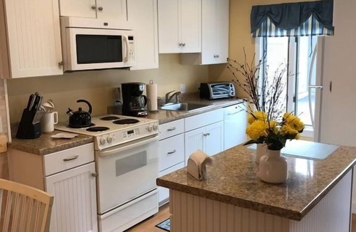 Hyannis Condo | 43 by the Sea, steps to private beach & heated pool, 1-mile from Main St. shops, AC, & Wi-Fi